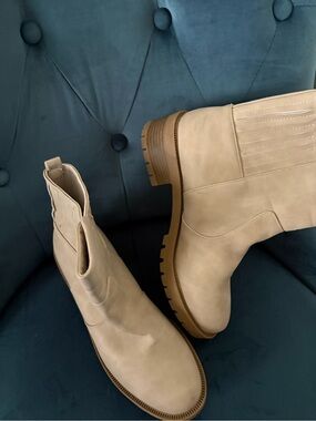 Beige Chelsea Lug Sole Ankle Boots - Women's